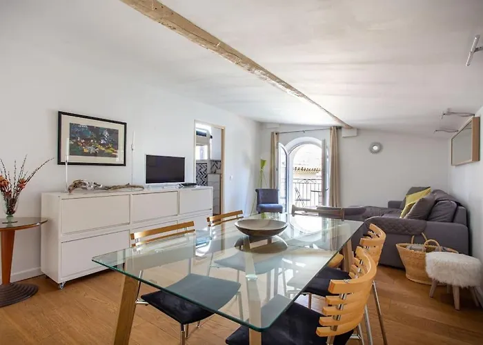 Apartamento Cosy For 6/8p Location In Old Antibes