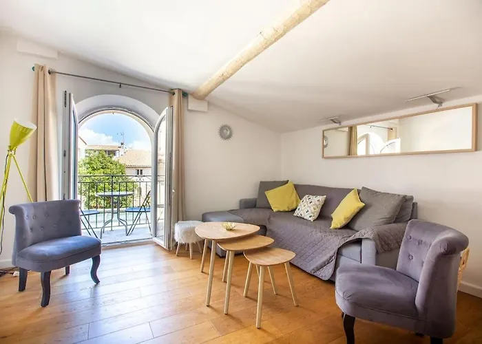 Cosy For 6/8p Location In Old Appartement