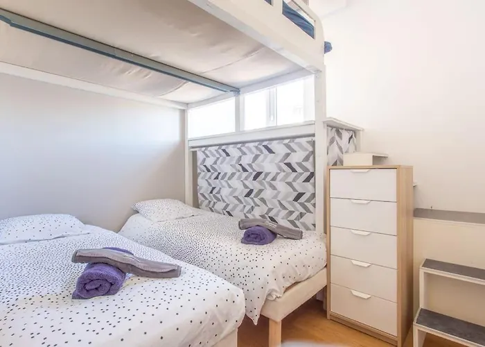 Appartement Cosy For 6/8p Location In Old Antibes