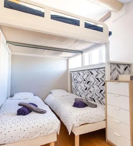 Cosy For 6/8p Location In Old