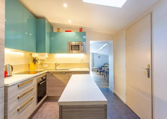 Cosy For 6/8p Location In Old Antibes